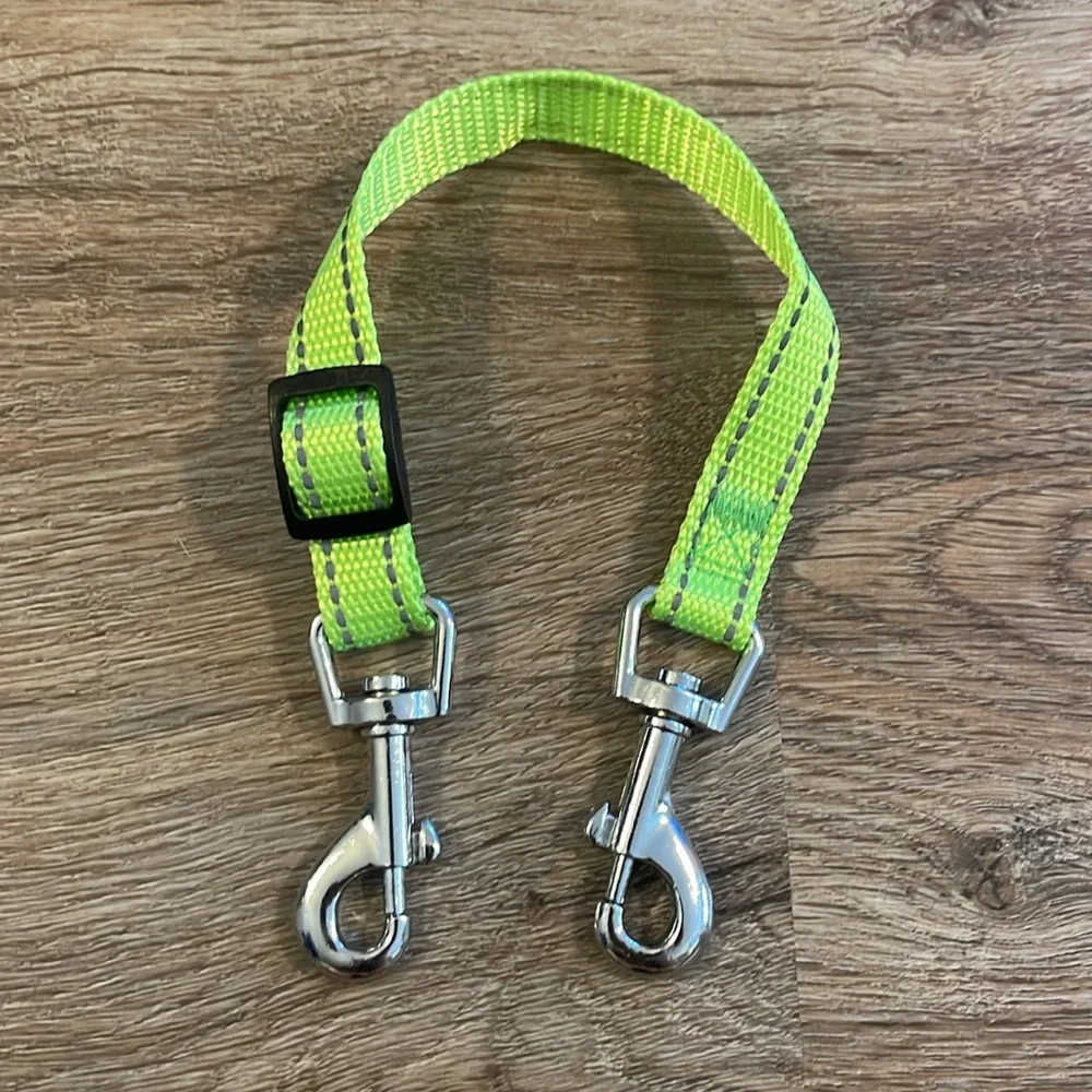 NWT Green Reflective Adjustable Nylon Dog Safety Collar Clip